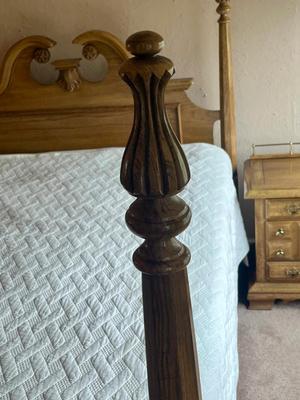LOT 81W: Oak Bedroom Furniture - Four-Post Queen Bed and Two Bedside Nightstands