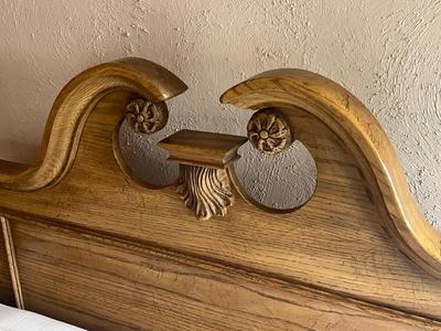 LOT 81W: Oak Bedroom Furniture - Four-Post Queen Bed and Two Bedside Nightstands
