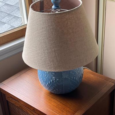 LOT 89W: Accent Chair, Side Table and Lamp