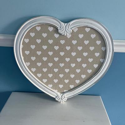 LOT 90X: Collection of Home Decor - Picture Frames and Wall Art