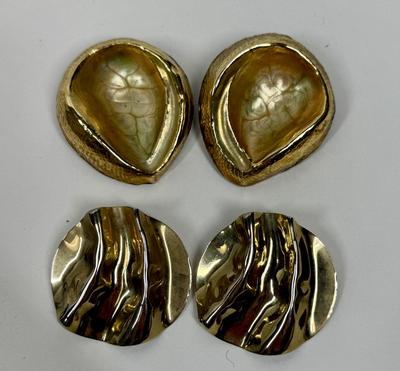 2 Pair of Round Clip-on Earrings