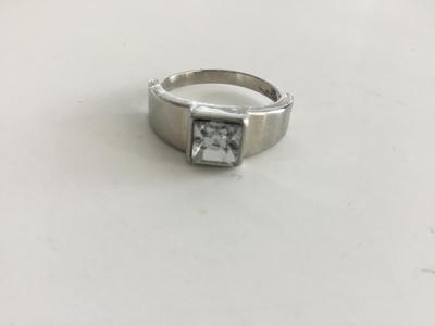 Unmarked beautiful fashion ring