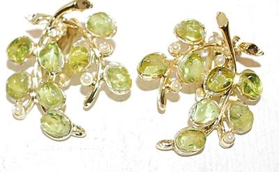 VINTAGE Light "Green Grape Bunch" Stones Earrings Set (1½") with 7 Tiny Faux Pearls with a Snap Clasp -- NOTE: ONE Faux...