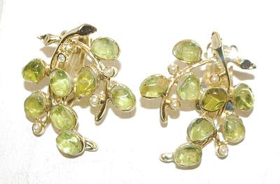 VINTAGE Light "Green Grape Bunch" Stones Earrings Set (1½") with 7 Tiny Faux Pearls with a Snap Clasp -- NOTE: ONE Faux...