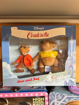 HIGH SCHOOL MUSICAL, FROZEN, POCAHONTAS & CINDERELLA ITEMS