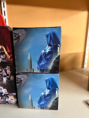 STAR WARS COLLECTIBLES