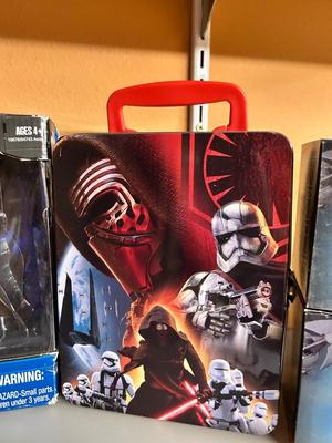 STAR WARS COLLECTIBLES