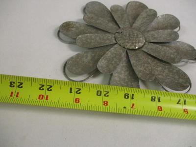 Metal Flower Yard Decor