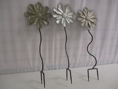 Metal Flower Yard Decor