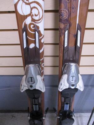 Woman's Stance Diamond 159 Salomon Smartrack Skis With Poles