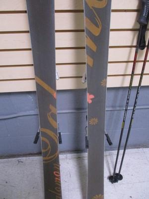 Woman's Stance Diamond 159 Salomon Smartrack Skis With Poles