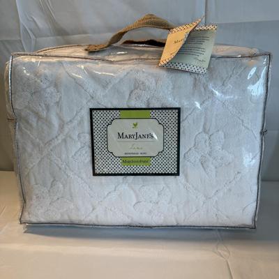 Brand New King Size Bedding by Mary Jane’s Farm & More (PB-HS)