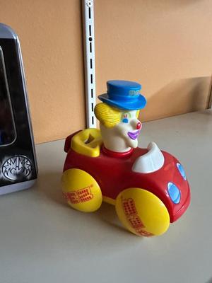 ELIVIS AND KISS COLLECTIBLE PEZ TINS & DINO AND BOZO PEZ CARS