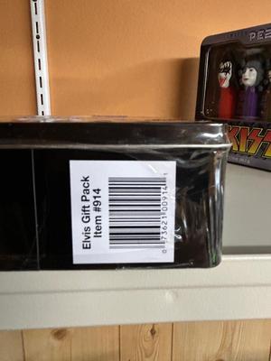 ELIVIS AND KISS COLLECTIBLE PEZ TINS & DINO AND BOZO PEZ CARS