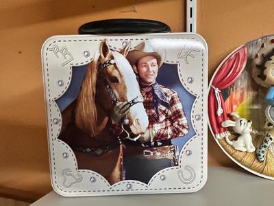 ROY ROGERS COLLECTIBLE LUNCH BOXES AND COWGIRL BETTY BOOP COLLECTIBLE PLATE
