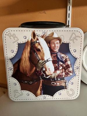 ROY ROGERS COLLECTIBLE LUNCH BOXES AND COWGIRL BETTY BOOP COLLECTIBLE PLATE