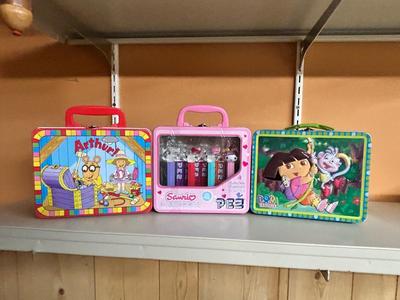 DORA THE EXPLORER, ARTHUR LJNCH TINS AND HELLO KITTY PEZ TIN