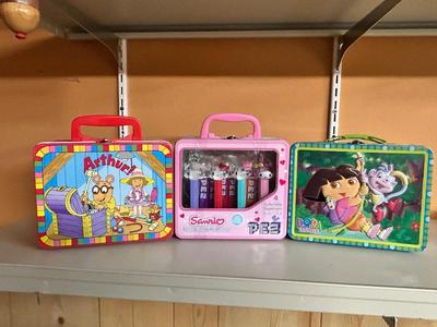 DORA THE EXPLORER, ARTHUR LJNCH TINS AND HELLO KITTY PEZ TIN