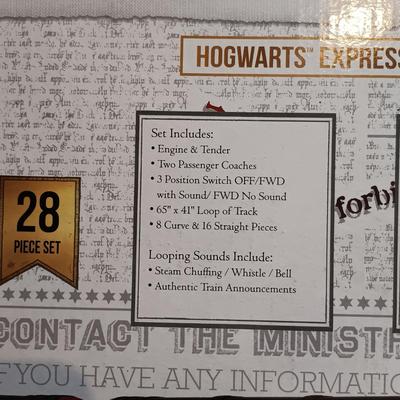 LOT 41: Lionel Trains Harry Potter Hogwarts Express 28-Pc Train Set