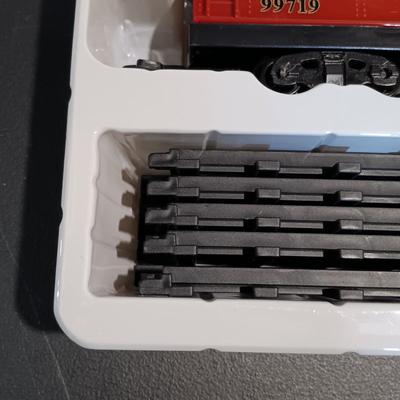LOT 41: Lionel Trains Harry Potter Hogwarts Express 28-Pc Train Set