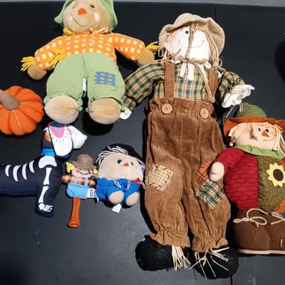 LOT 42: Large Halloween & Autumn Decor Lot