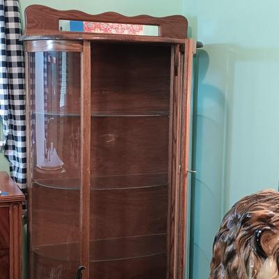 LOT 46: Vintage Curved Glass Curio Cabinet