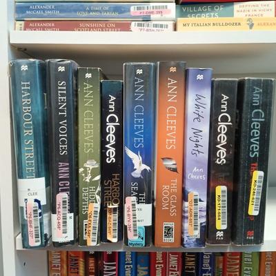 LOT 140: Large Lot of Books with Bookshelf Featuring Anne Rice, Janet Evanovich, Ann Cleeves & More