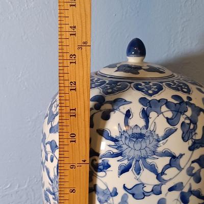 LOT 149: Blue and White Porcelain Chinese Melon Jar with Wood Base