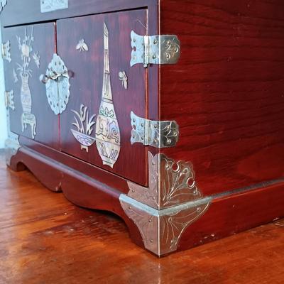 LOT 157: Vintage Chinese Lacquer Vanity Box with Mother of Pearl Inlay and Floral Etched Silver-Tone Fixtures