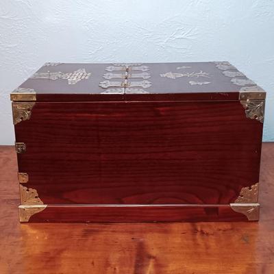 LOT 157: Vintage Chinese Lacquer Vanity Box with Mother of Pearl Inlay and Floral Etched Silver-Tone Fixtures