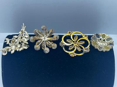 LOT 210J: Vintage Brooch/Pin Lot