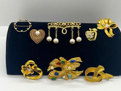 LOT 212J: Vintage Goldtone Brooches/Pin Collection