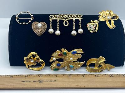 LOT 212J: Vintage Goldtone Brooches/Pin Collection
