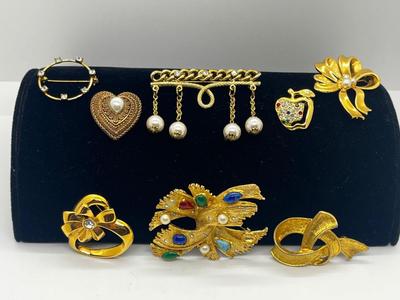 LOT 212J: Vintage Goldtone Brooches/Pin Collection