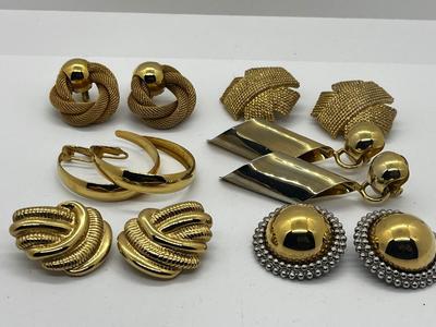 LOT 216J: 1980's Vintage Goldtone Oversized Clip On Earrings