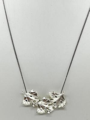 LOT 255J: Lind Sterling Leaf Pendant Necklace - 7.1 Grams - 18"