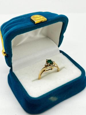 LOT 256J: 14K Yellow Gold Emerald and Diamond Chip Ring - Size 6 - 1.8 GTW