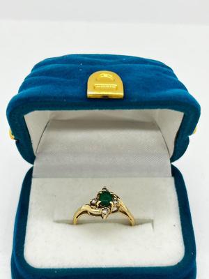 LOT 256J: 14K Yellow Gold Emerald and Diamond Chip Ring - Size 6 - 1.8 GTW