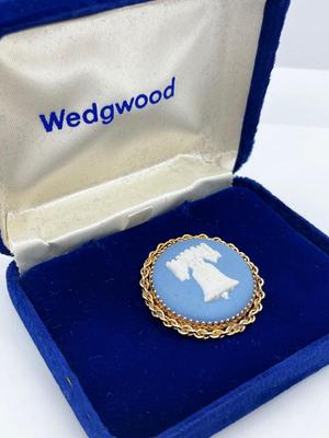 LOT 269J: 12K Gold Filled Wedgwood Liberty Bell Brooch/Pendant