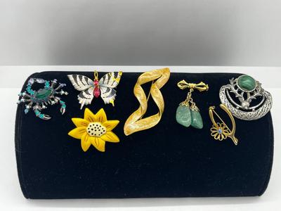 LOT 271J: Unique Brooch Collection: Stone Colored Glass, Silvertone, Free Form Goldtone and More