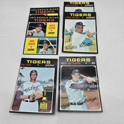 LOT 3K: Vintage Ajax Hard Plastic Baseball Players and Vintage Baseball Cards