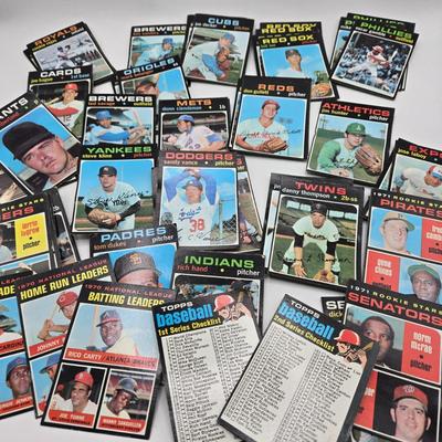 LOT 3K: Vintage Ajax Hard Plastic Baseball Players and Vintage Baseball Cards