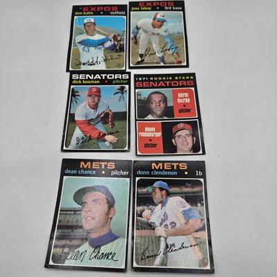 LOT 3K: Vintage Ajax Hard Plastic Baseball Players and Vintage Baseball Cards