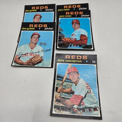 LOT 3K: Vintage Ajax Hard Plastic Baseball Players and Vintage Baseball Cards