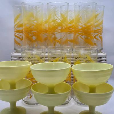 LOT 17K: Vintage MCM Libbey Golden Wheat Glasses, Hazel Atlas Dessert Cups, and Effepi IceCream Scoop (Great For Making the Perfect Size...