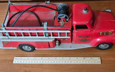 LOT 51M: Vintage Die-cast Tonka Red Fire Truck No. 5