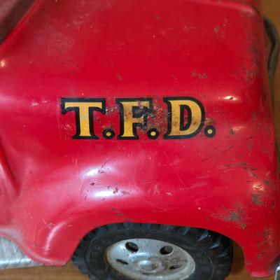 LOT 51M: Vintage Die-cast Tonka Red Fire Truck No. 5