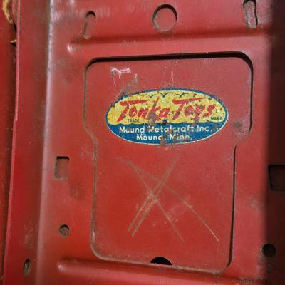 LOT 51M: Vintage Die-cast Tonka Red Fire Truck No. 5