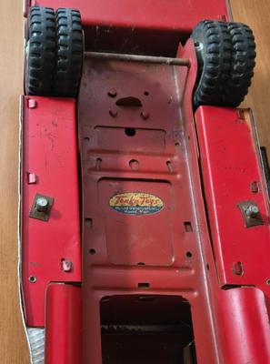 LOT 51M: Vintage Die-cast Tonka Red Fire Truck No. 5