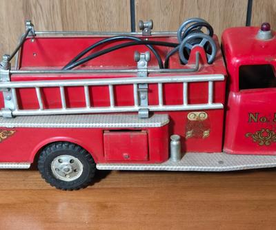 LOT 51M: Vintage Die-cast Tonka Red Fire Truck No. 5